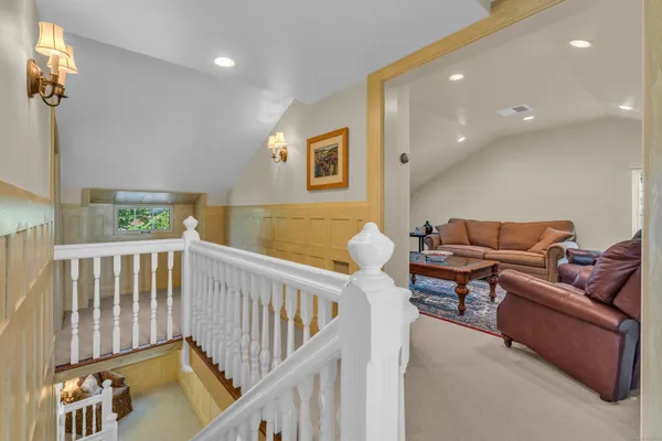 a view of livingroom with furniture