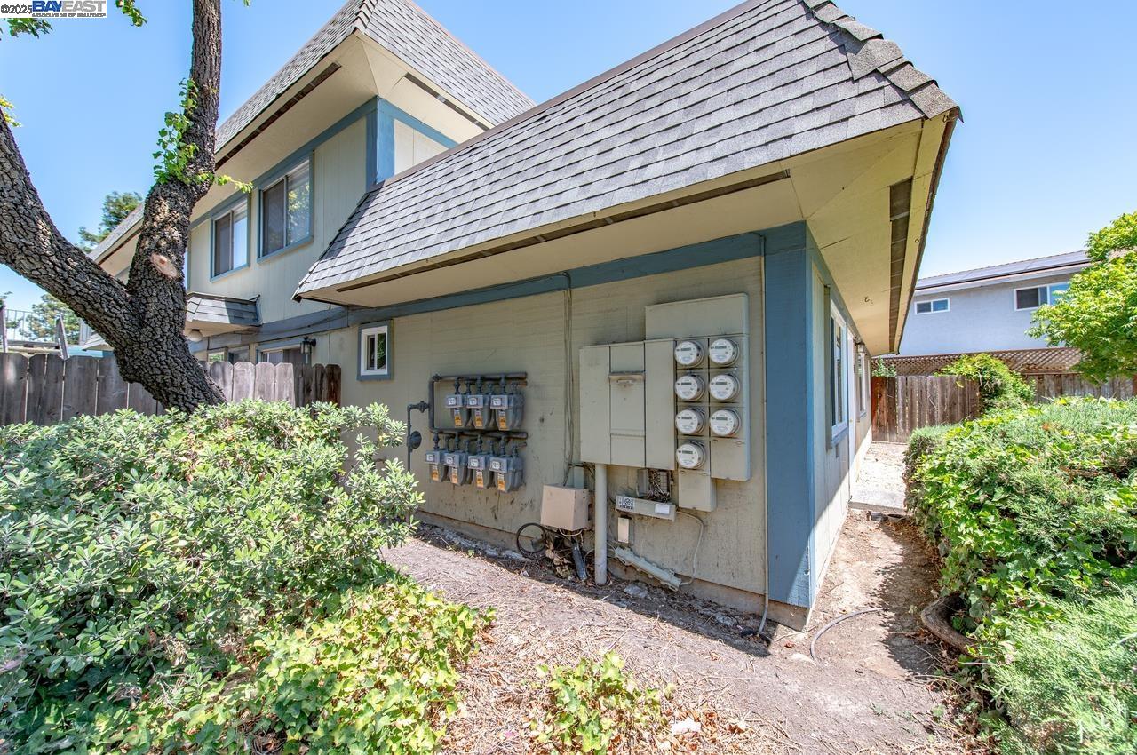 4327 Fairlands Drive Pleasanton, CA 94588 - Photo 11 of 16 a front view of a house with garden