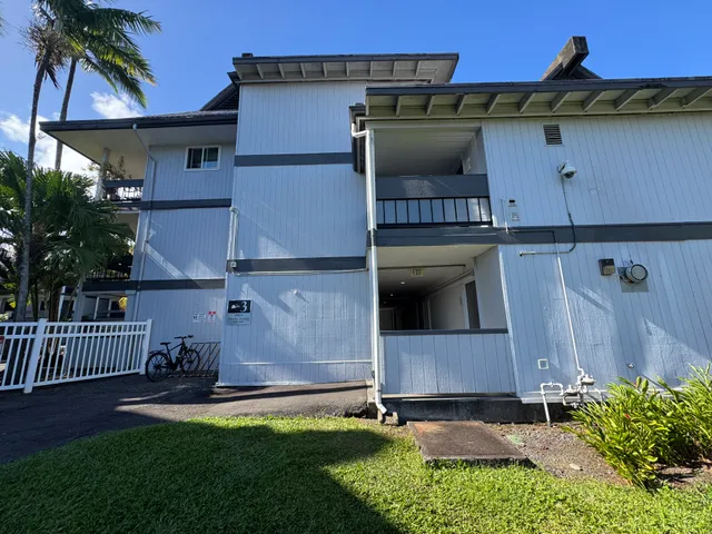 a view of front of house with a yard