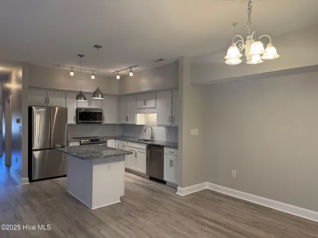 $1,995 | 200 Lighthouse Lane, Unit D1, Cedar Point, NC 28584