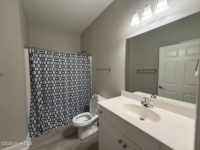 $1,995 | 200 Lighthouse Lane, Unit D1, Cedar Point, NC 28584