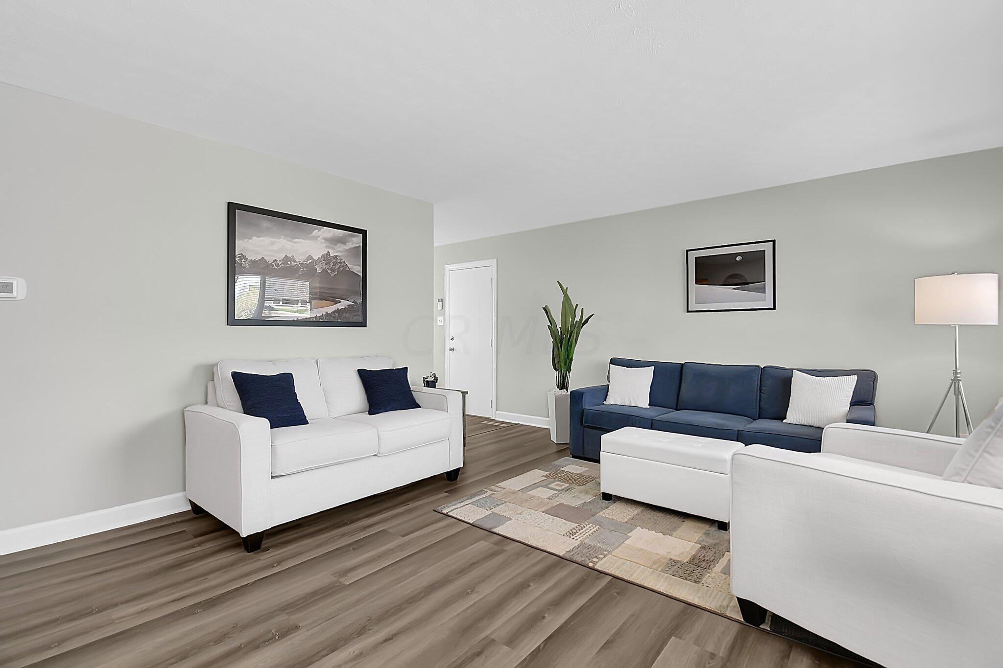 1039 Afton Road Columbus, OH 43221 - Photo 4 of 24 Living room