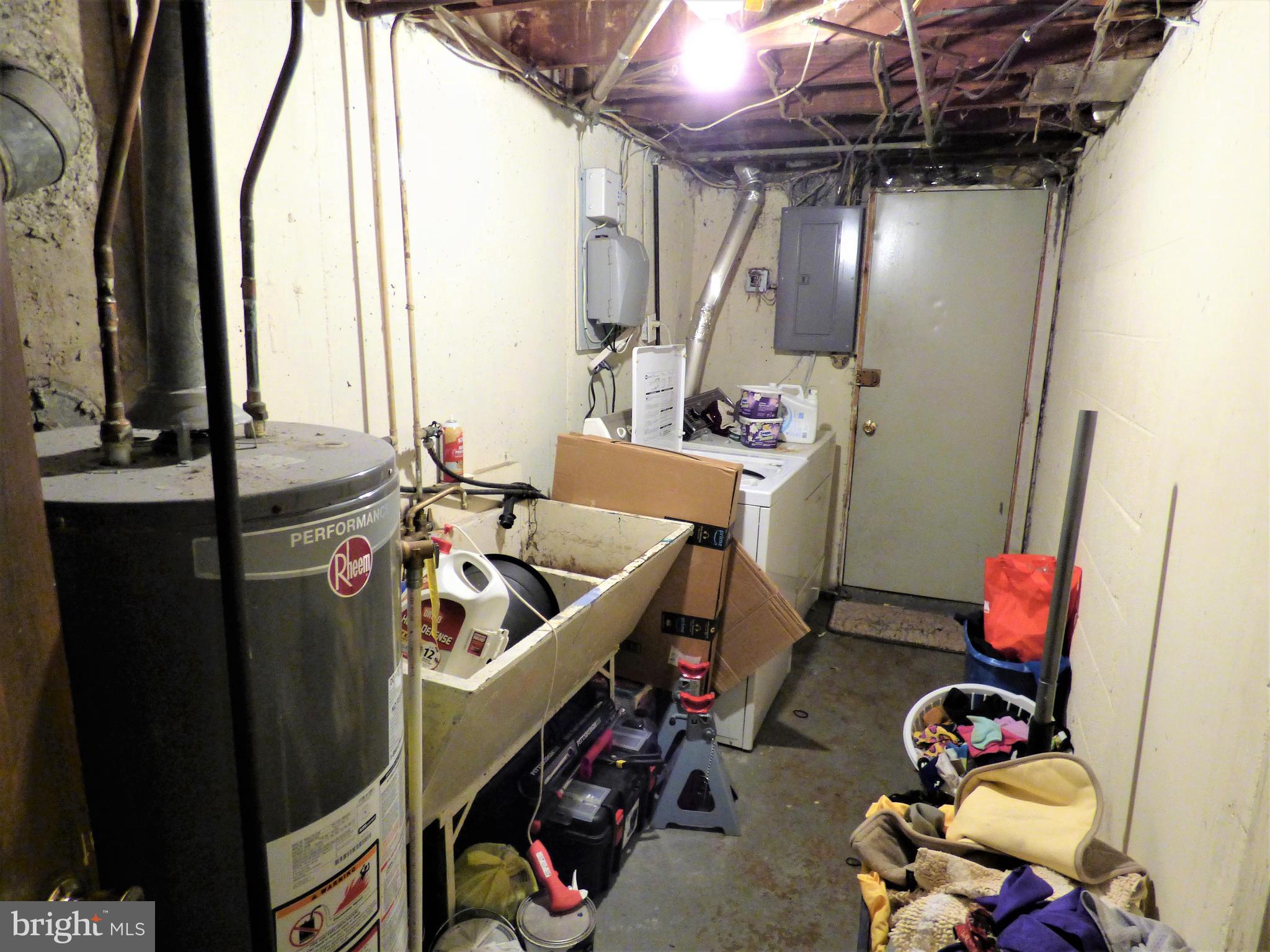 931 Grant Road Folcroft, PA 19032 - Photo 12 of 14 Basement laundry