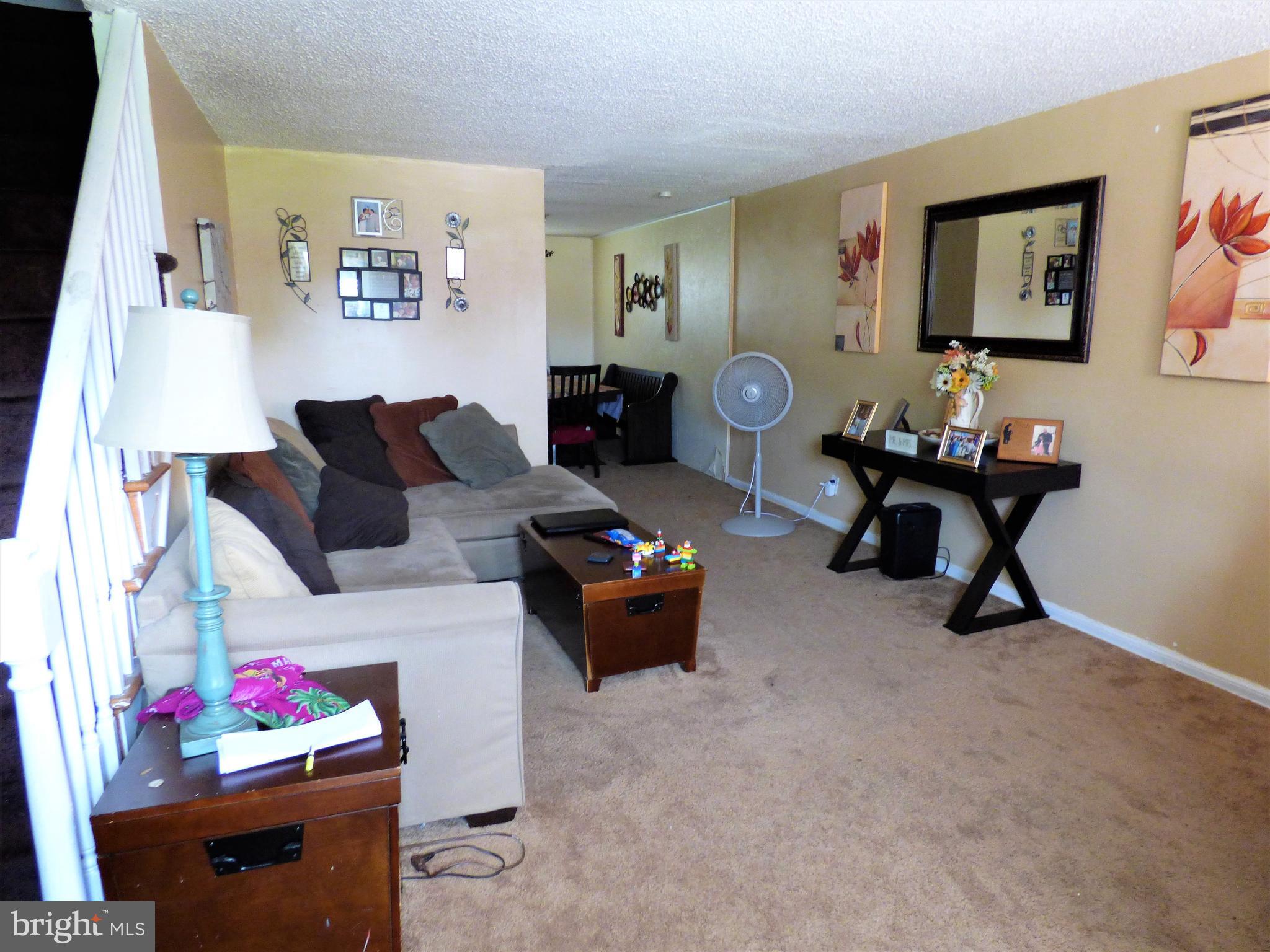 931 Grant Road Folcroft, PA 19032 - Photo 3 of 14 Living room