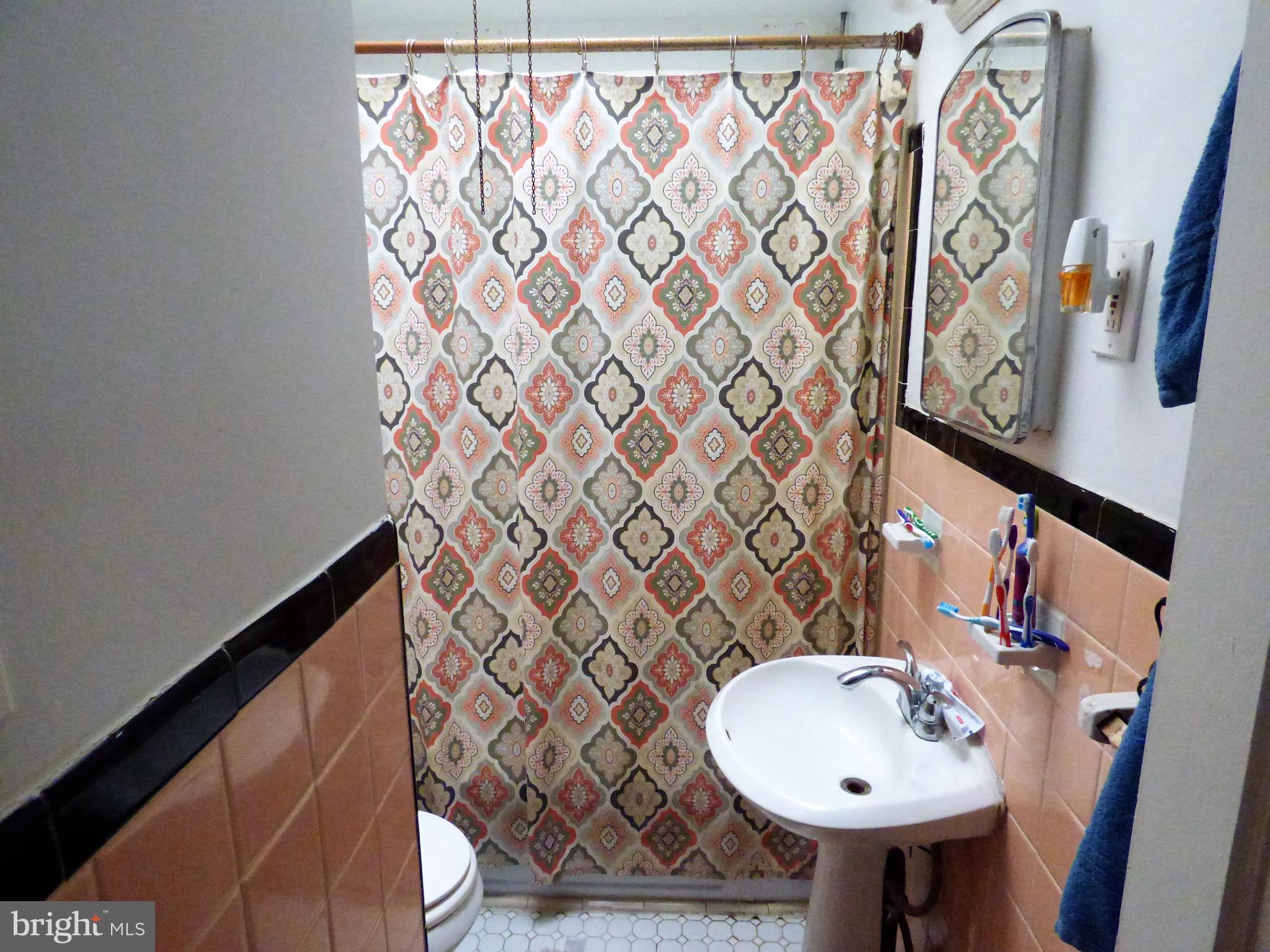 931 Grant Road Folcroft, PA 19032 - Photo 10 of 14 Full bath