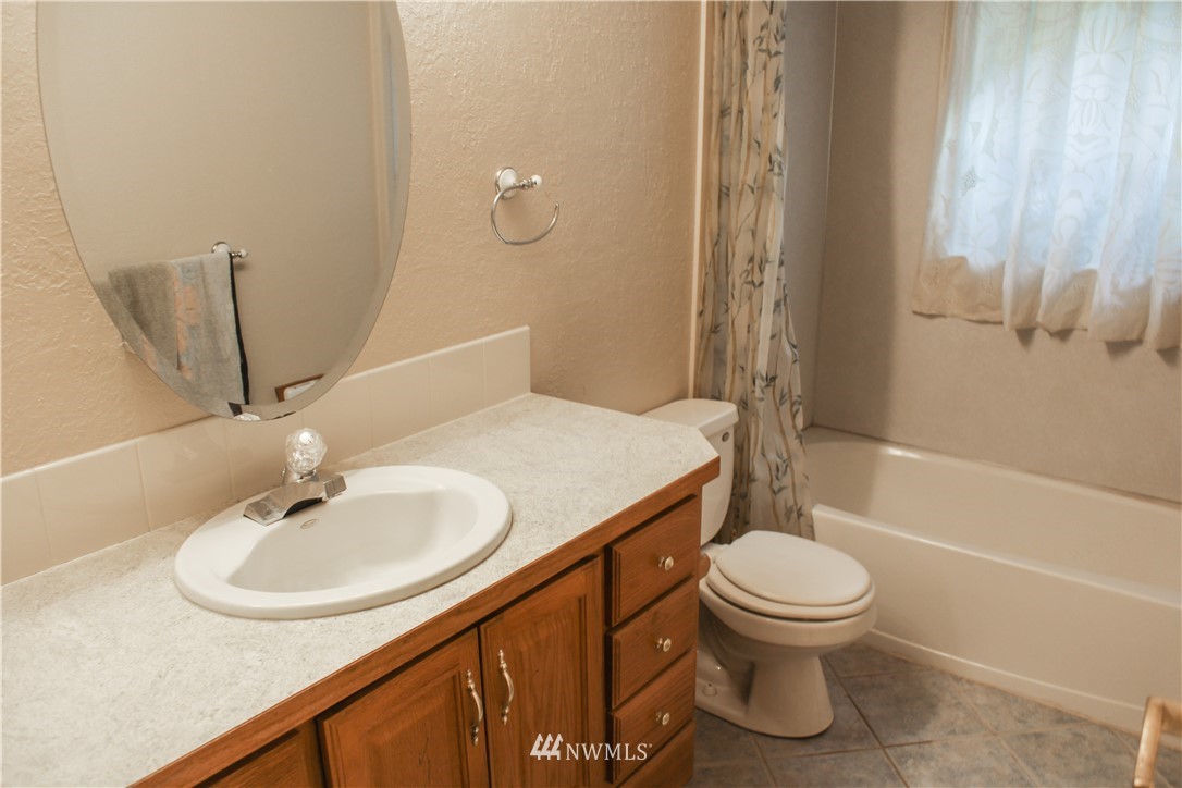 10032 168th Avenue Southwest Rochester, WA 98579 - Photo 11 of 25