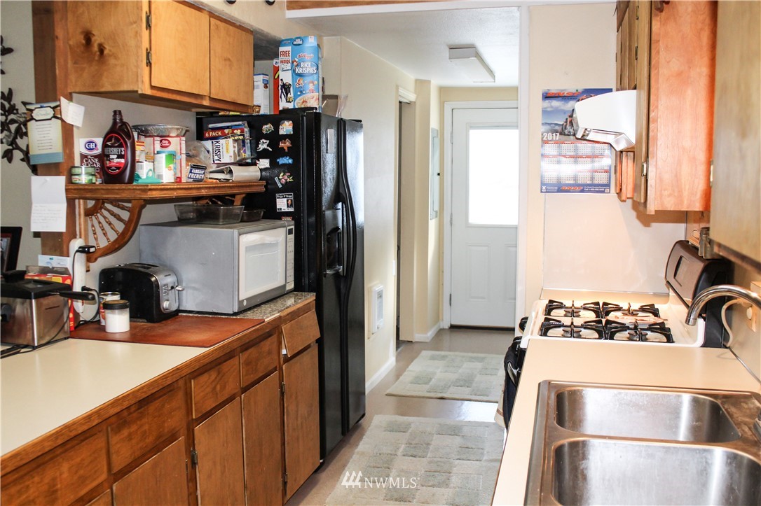 10032 168th Avenue Southwest Rochester, WA 98579 - Photo 7 of 25
