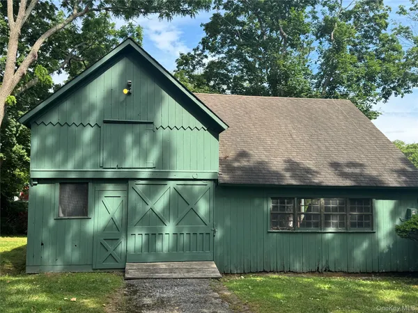 $1,250,000 | 33 Crosby Street, Center Moriches, NY 11934
