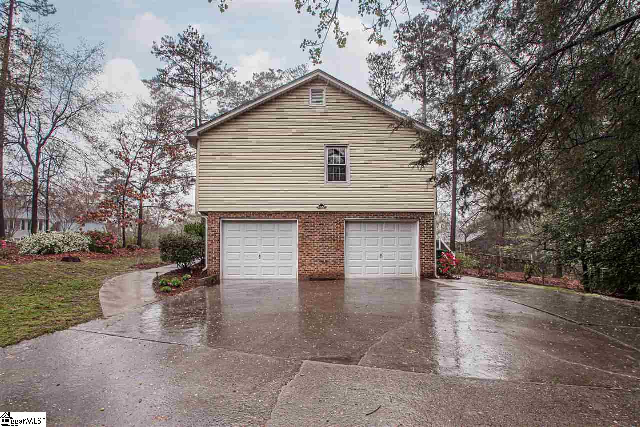 210 Middle Brook Road Greer, SC 29650 - Photo 3 of 36 Gallery Image 3