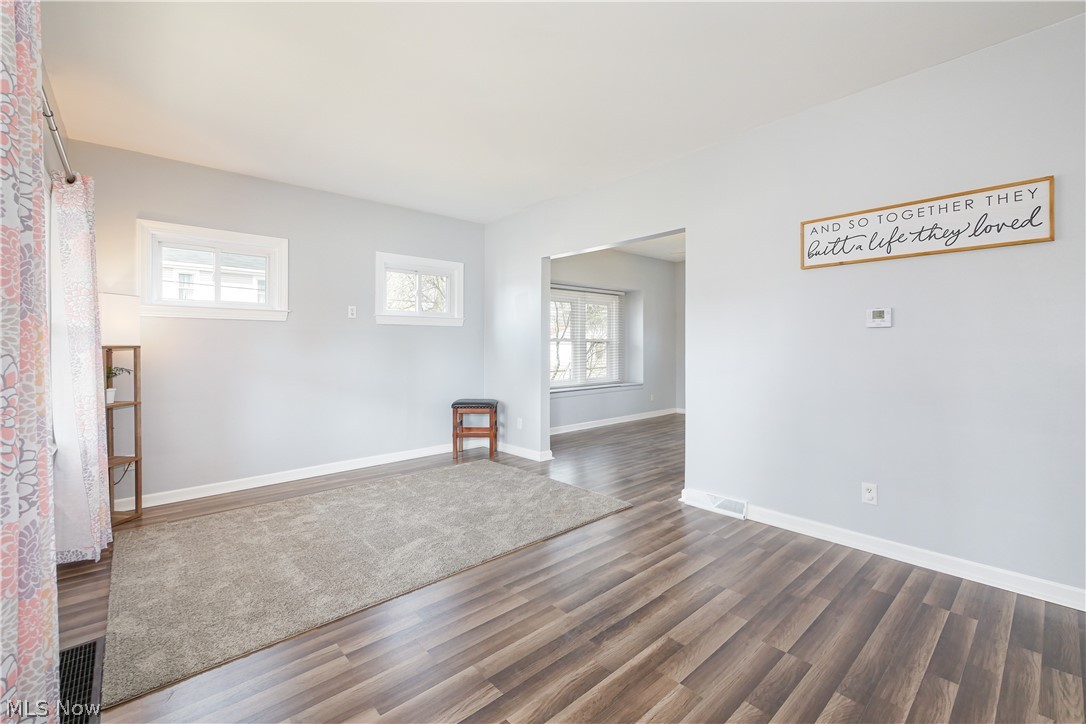 1235 West Wilbeth Road Akron, OH 44314 - Photo 4 of 33