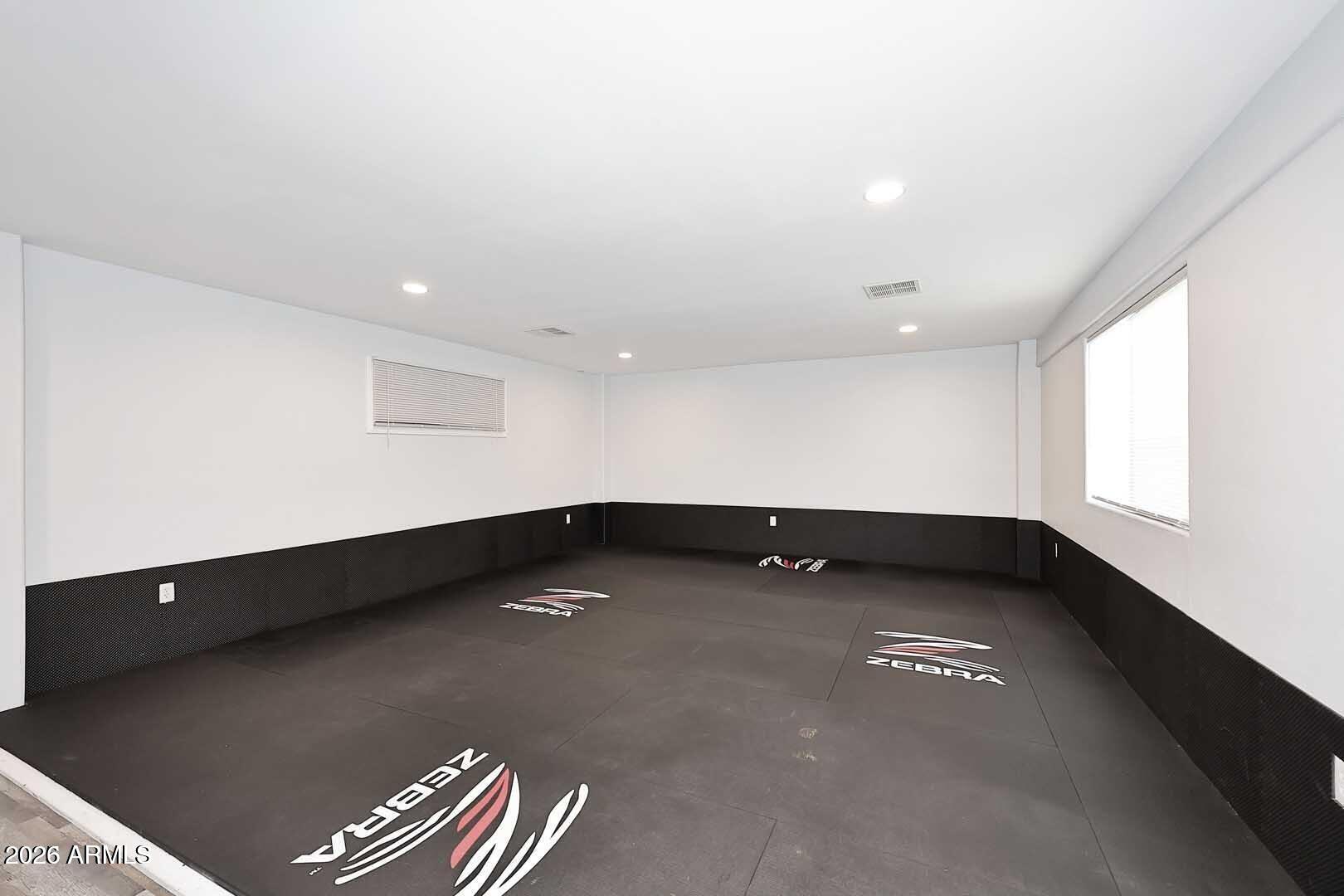 3502 North 22nd Street Phoenix, AZ 85016 - Photo 13 of 35 a view of an empty room with a window