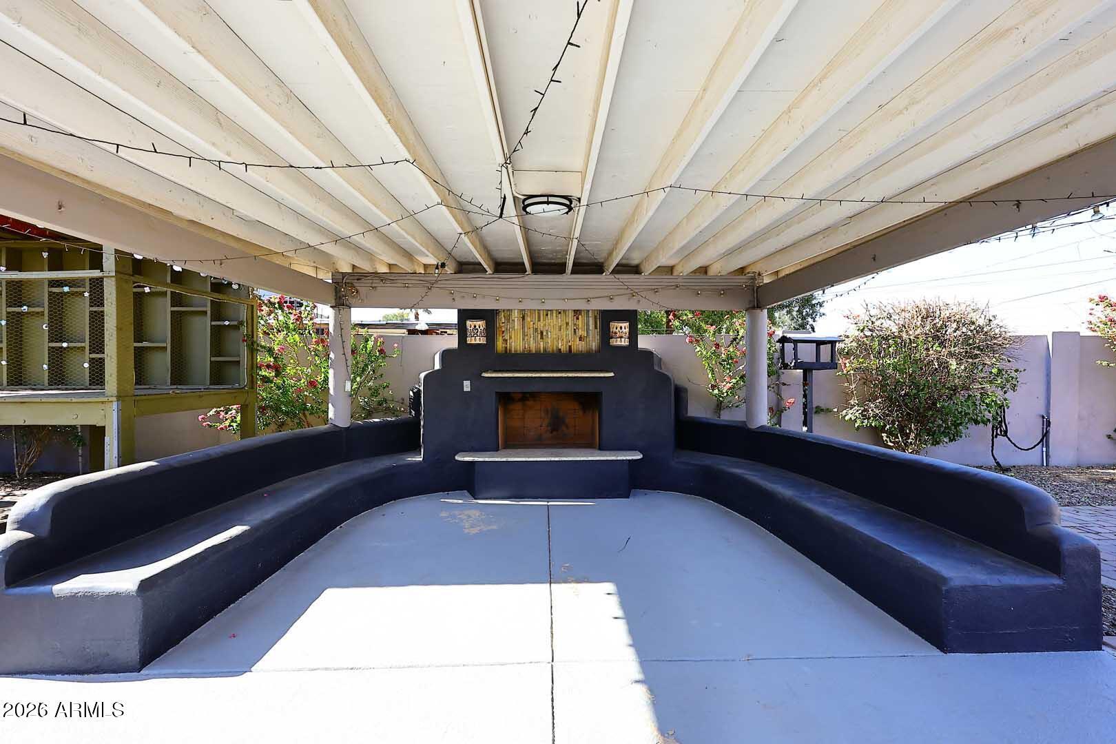 3502 North 22nd Street Phoenix, AZ 85016 - Photo 32 of 35 a living room with furniture