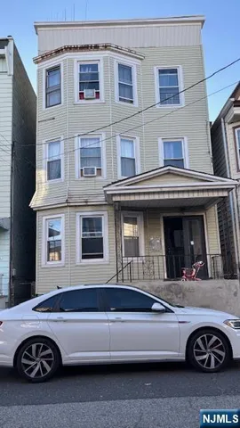 $2,200 | 228 Patterson Street, Unit 1, Harrison, NJ 07029