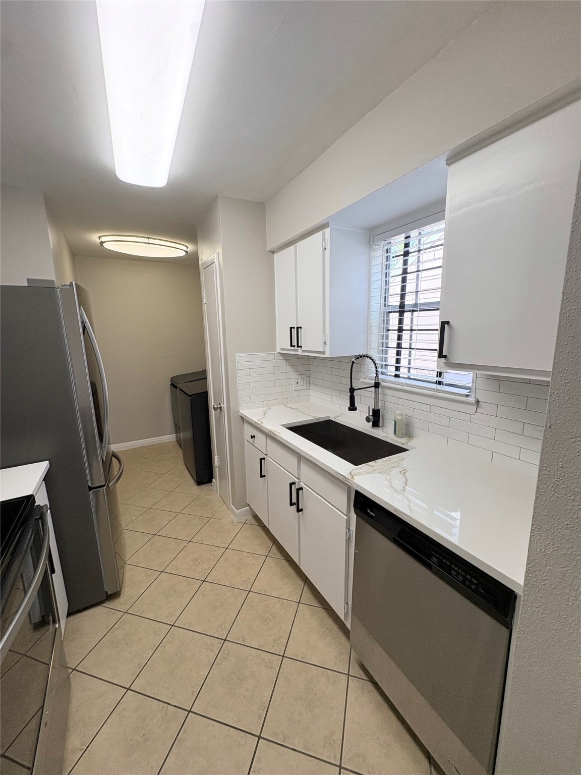 2800 Jeanetta Street, Unit 408 Houston, TX 77063 - Photo 5 of 14 a kitchen with stainless steel appliances a sink stove and cabinets