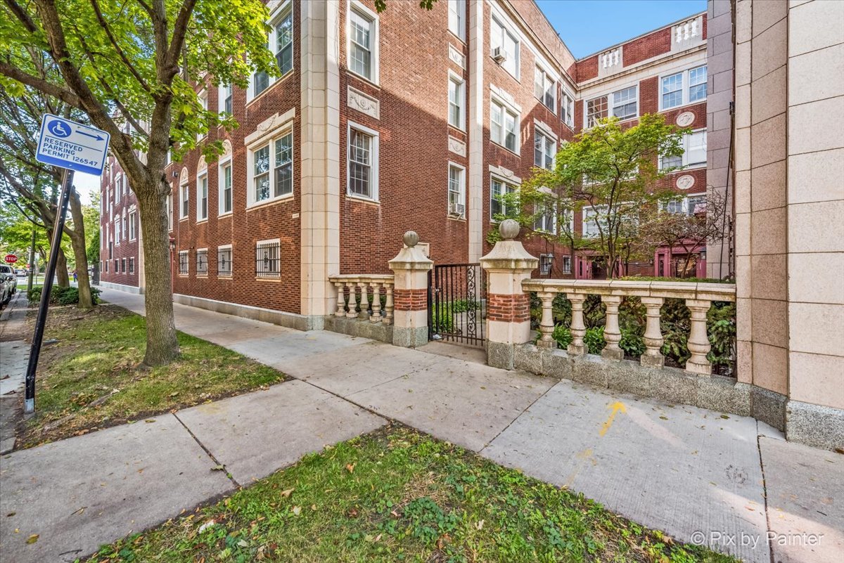 835 East 49th Street, Unit 3 Chicago, IL 60615 - Photo 16 of 16 a view of a building with a street