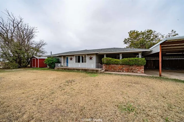 $99,000 | 510 West Irving Street, Munday, TX 76371