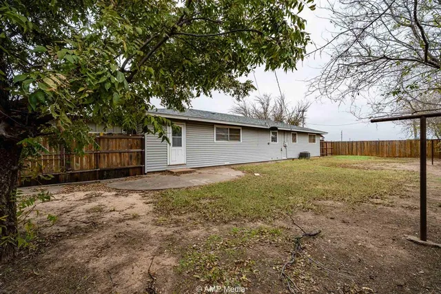 $99,000 | 510 West Irving Street, Munday, TX 76371