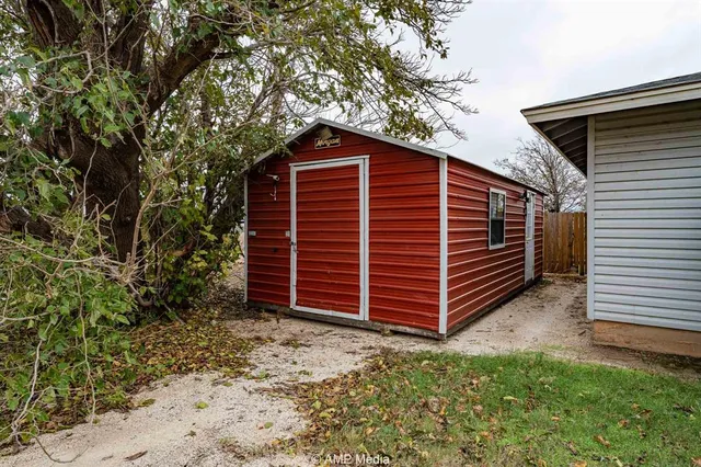 $99,000 | 510 West Irving Street, Munday, TX 76371