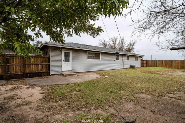 $99,000 | 510 West Irving Street, Munday, TX 76371