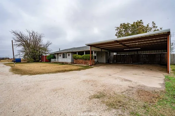 $99,000 | 510 West Irving Street, Munday, TX 76371