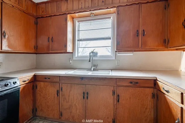 $99,000 | 510 West Irving Street, Munday, TX 76371