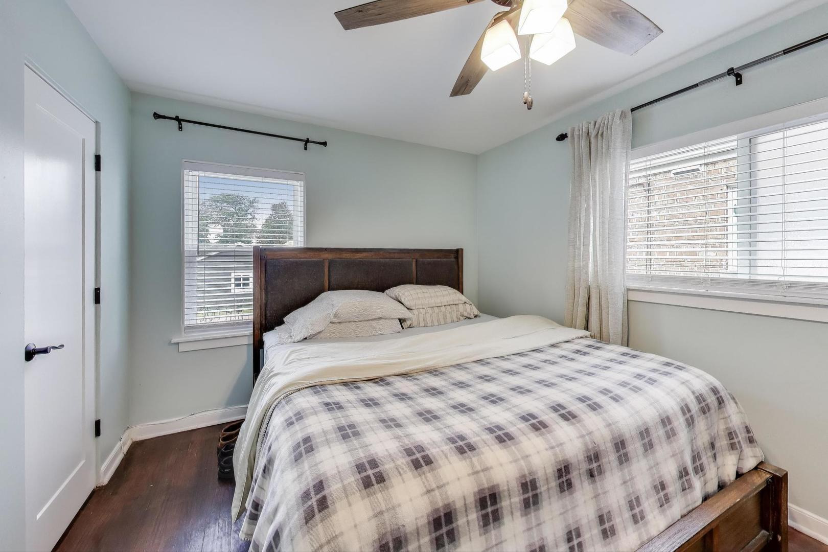 3816 Wisconsin Avenue Berwyn, IL 60402 - Photo 11 of 32 a bedroom with a bed and a window