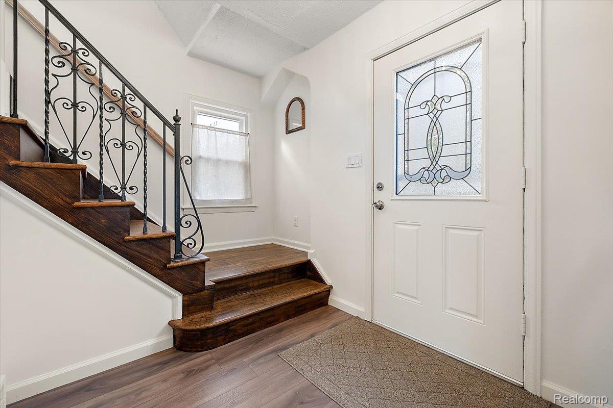 10612 Nottingham Road Detroit, MI 48224 - Photo 5 of 50 23-10612 Nottingham-23.jpg