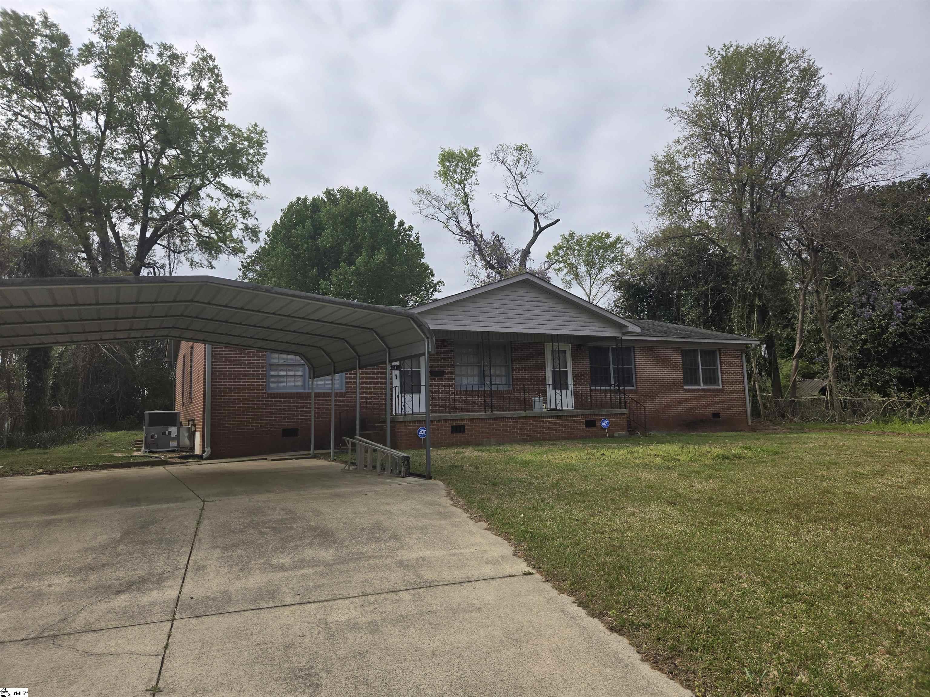 401 West Pitts Street Clinton, SC 29325 - Photo 1 of 14