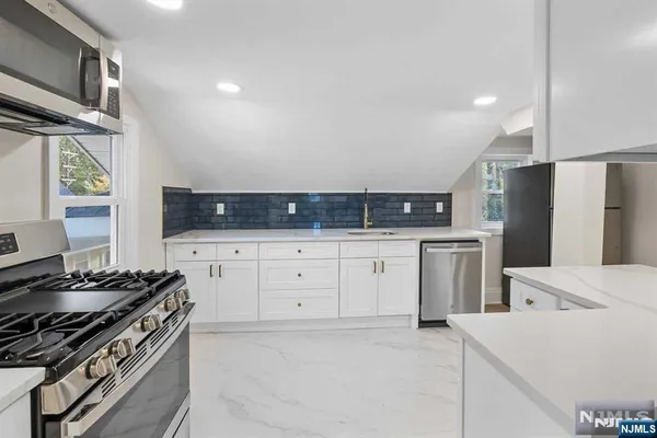$3,100 | 101 Southern Parkway, Unit 2, Ridgewood, NJ 07450