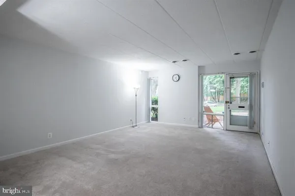 $1,650 | 2525 Huntington Avenue, Unit 18, Alexandria, VA 22303