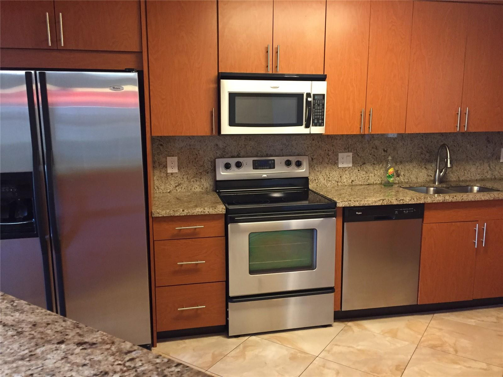 5801 Camino Del Sol, Unit 104 Boca Raton, FL 33433 - Photo 4 of 13 KITCHEN