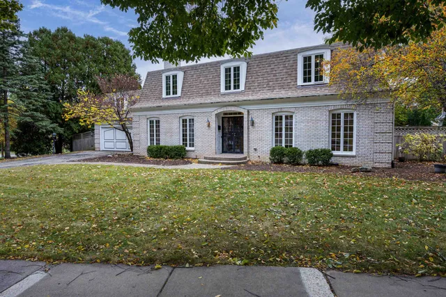 $800,000 | 237 Carillon Drive, Madison, WI 53705