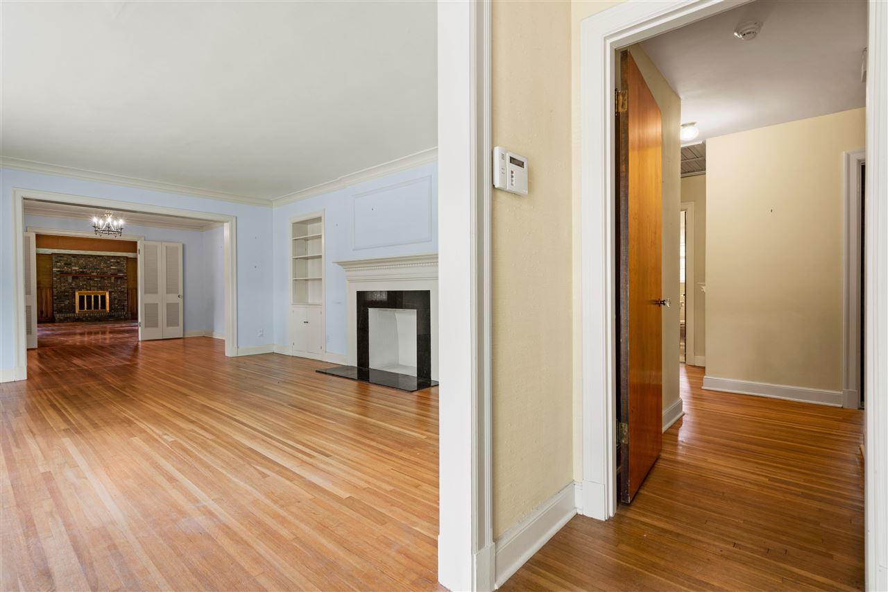 4810 Shady Grove Road Memphis, TN 38117 - Photo 3 of 20 View from the Entry with Hardwood and Smooth Ceilings to Living Room and Dining Room