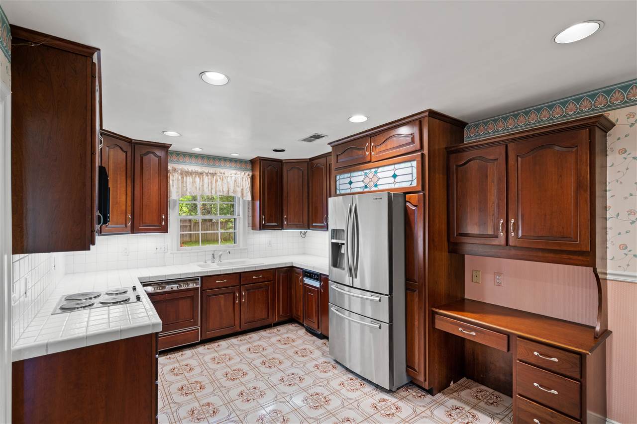 4810 Shady Grove Road Memphis, TN 38117 - Photo 9 of 20 16x10 Kitchen w/19 Cabinets + Pantry previously updated by Kitchens, Unlimited, Gaggenau Range/Oven, Built-In Microwave, Stainless Refrigerator, Kitchenaid Dishwasher and Trash Compactor