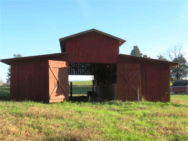733 Zirkle Road Dandridge, TN 37725 - Photo 9 of 24 HORSE BARN