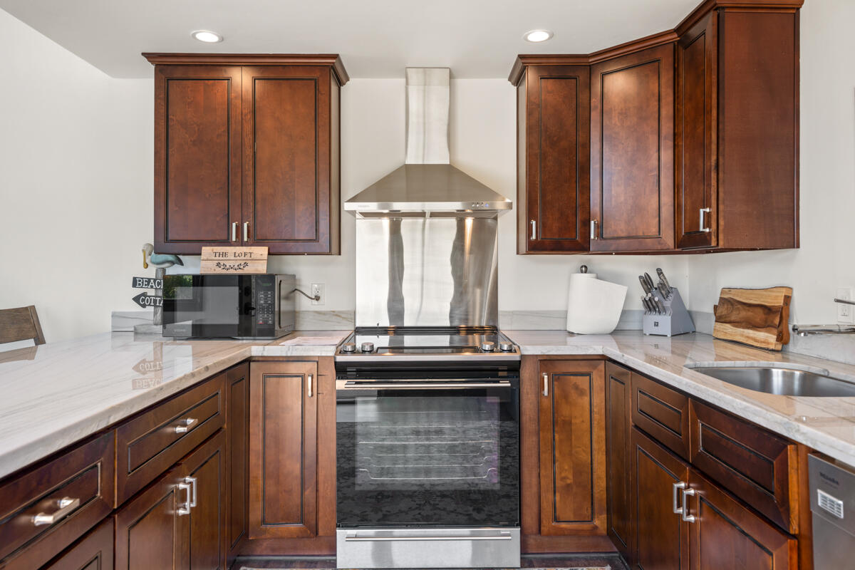 2081 North San Marcos Road Santa Barbara, CA 93111 - Photo 28 of 43 "The Loft" Kitchen
