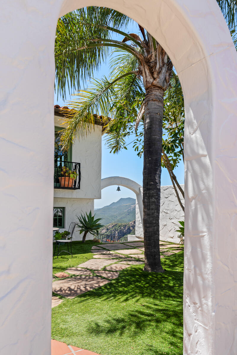 2081 North San Marcos Road Santa Barbara, CA 93111 - Photo 4 of 43 Entrance Courtyard