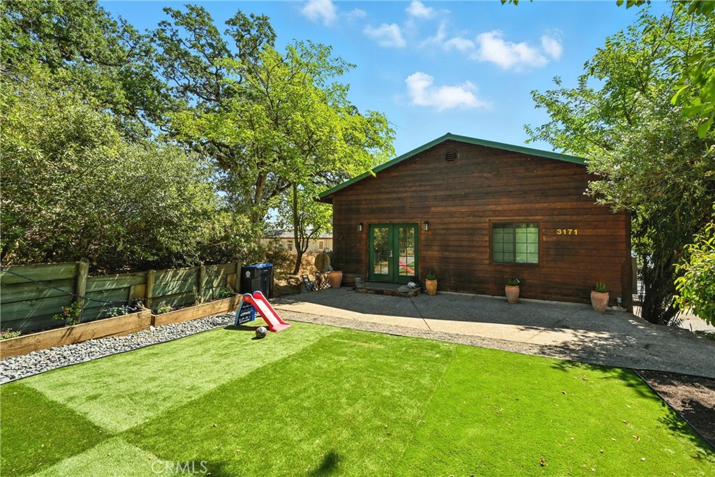 a view of a house with a backyard
