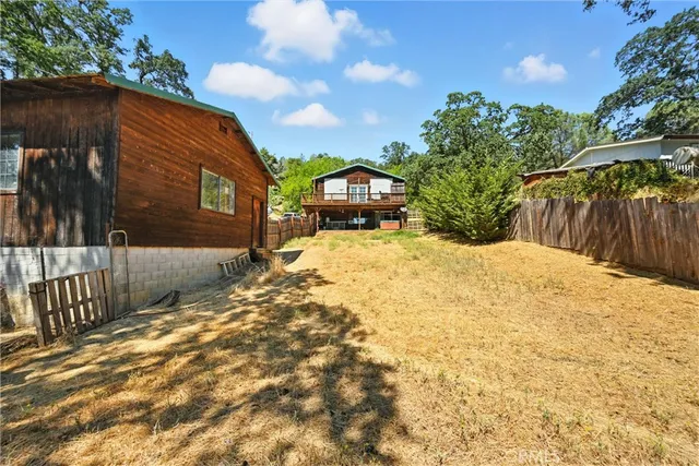 a view of a backyard of the house