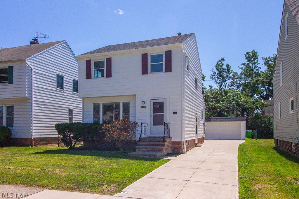 3954 Grosvenor Road Cleveland, OH 44118 - Photo 3 of 35