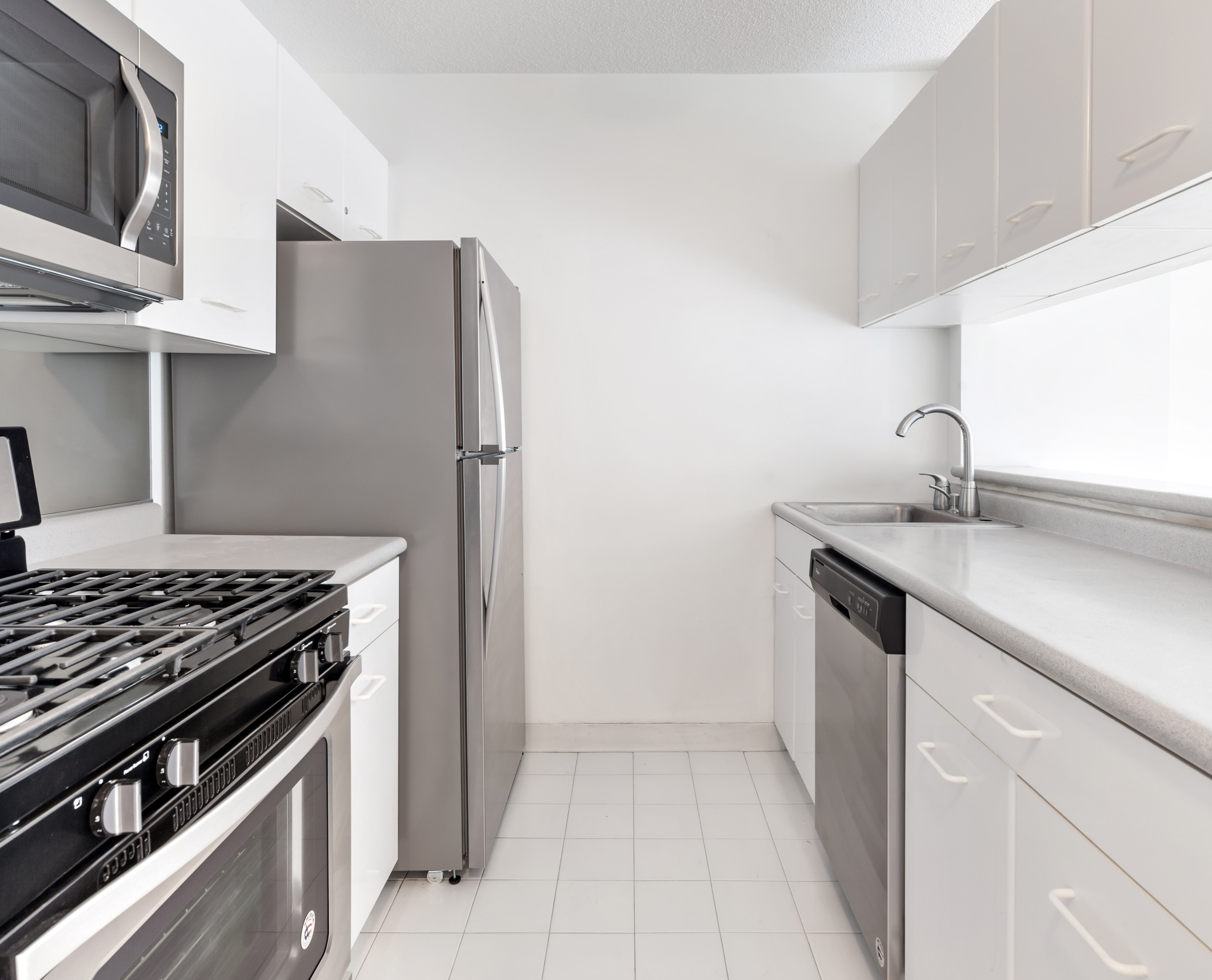 2 South End Avenue, Unit 7W Manhattan, NY 10280 - Photo 5 of 10