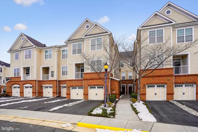 $3,000 | 43031 Foxtrail Woods Terrace, Unit 108, Ashburn, VA 20148