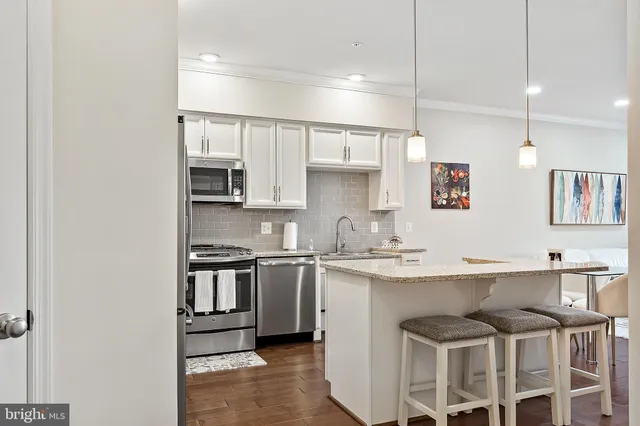 $3,000 | 43031 Foxtrail Woods Terrace, Unit 108, Ashburn, VA 20148