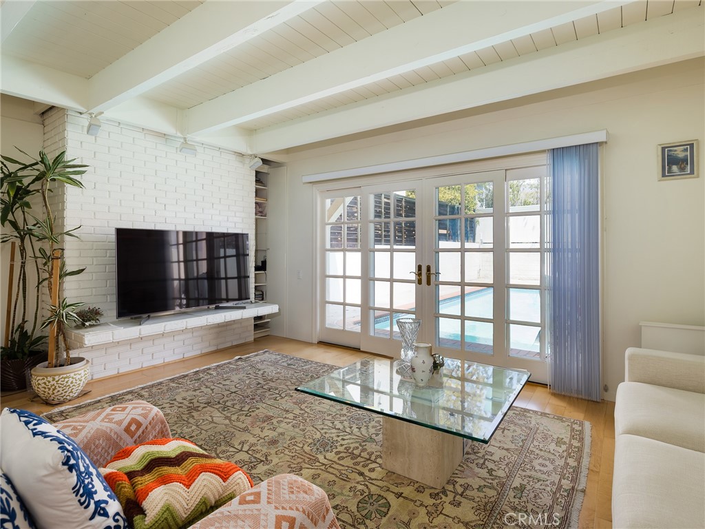 2708 Pine Avenue Manhattan Beach, CA 90266 - Photo 3 of 17