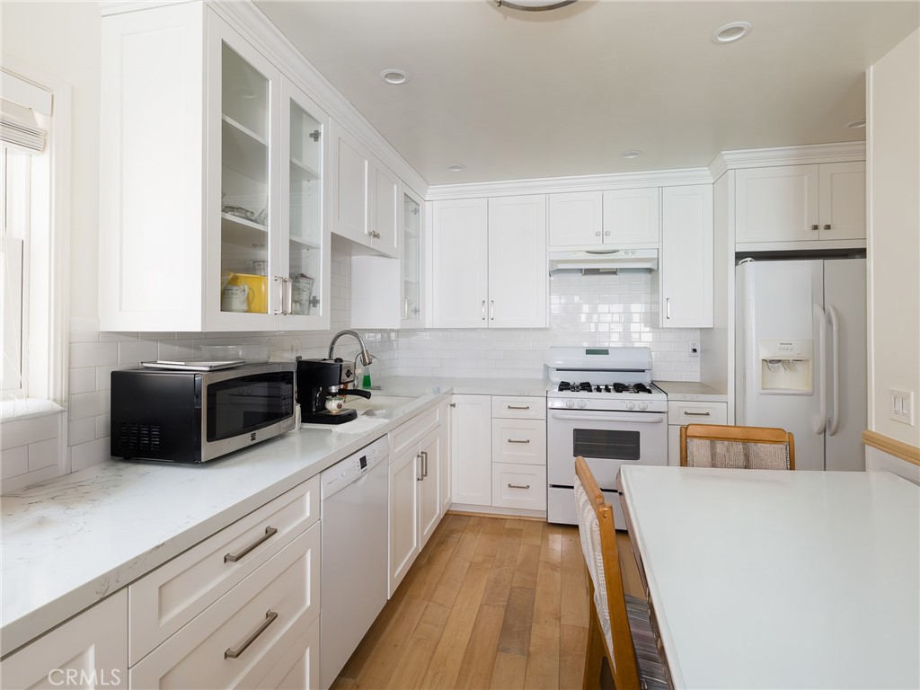 2708 Pine Avenue Manhattan Beach, CA 90266 - Photo 4 of 17