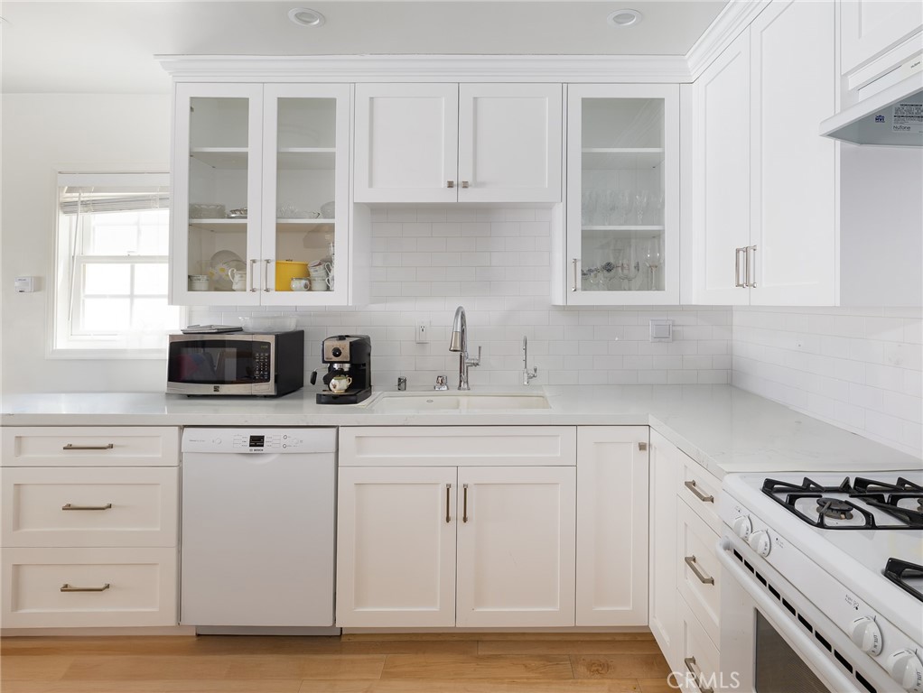 2708 Pine Avenue Manhattan Beach, CA 90266 - Photo 5 of 17