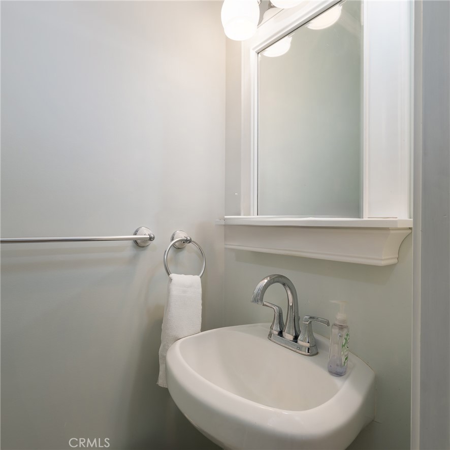 2708 Pine Avenue Manhattan Beach, CA 90266 - Photo 6 of 17