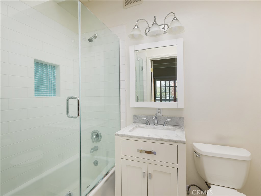 2708 Pine Avenue Manhattan Beach, CA 90266 - Photo 9 of 17