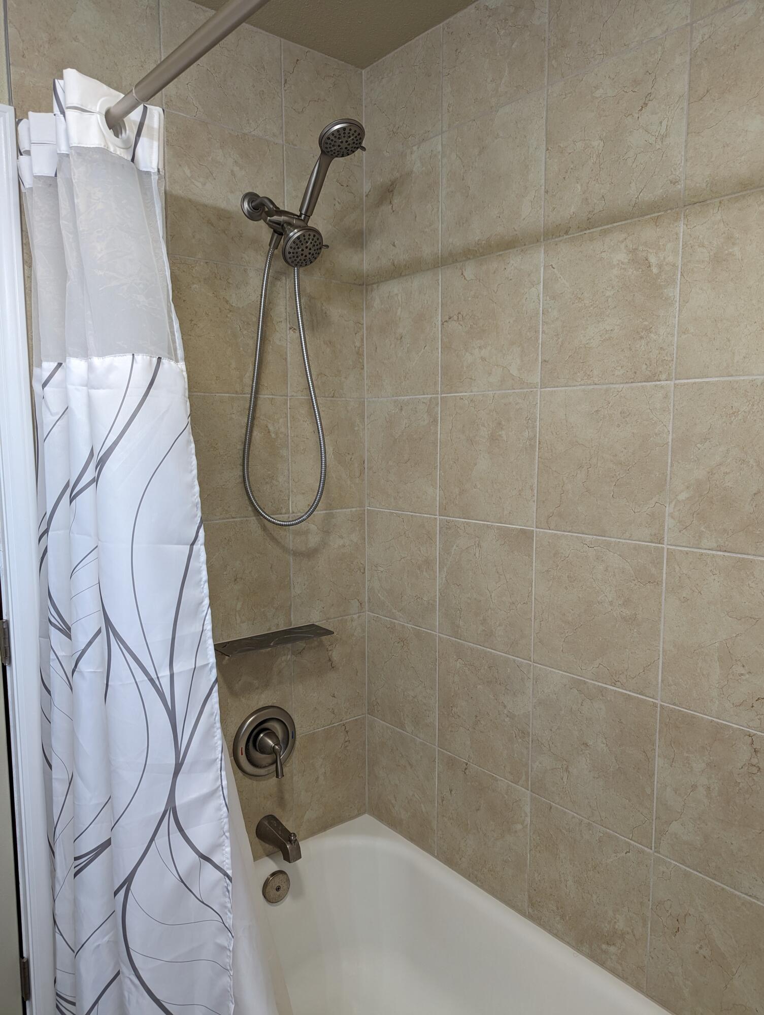 23023 South Merrill Road Merrill, OR 97633 - Photo 13 of 22 Tile shower