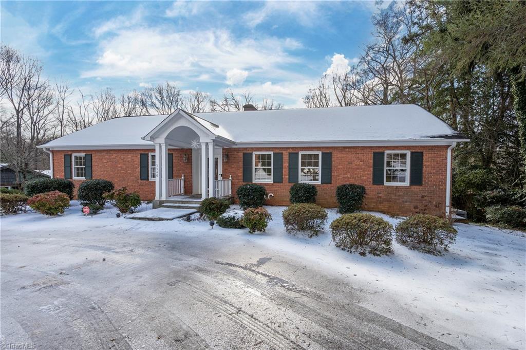 3340 Kirklees Road Winston-Salem, NC 27104 - Photo 2 of 30 Gallery Image 2